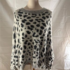 Andthewhy Black and White Spotted Oversized Sweater